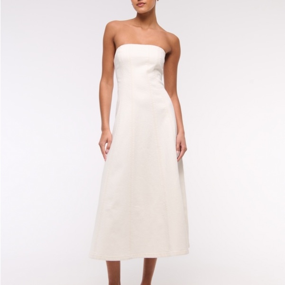 The A&F Mila Strapless Denim Midi
Dress